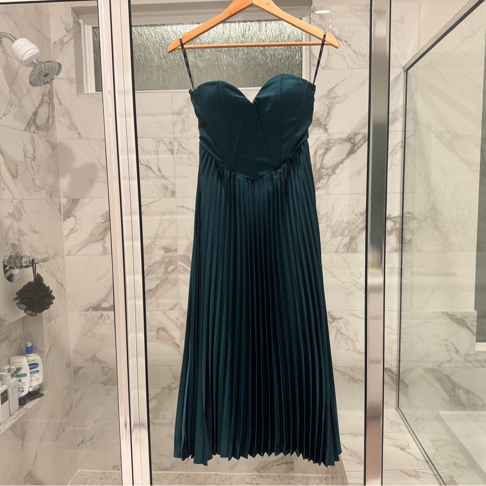 Club L London BORDEAUX
GREEN SATIN CORSET STYLE MIDI DRESS